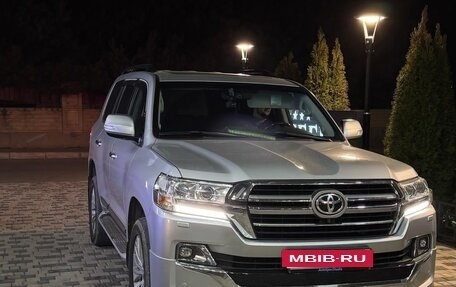 Toyota Land Cruiser 200, 2015 год, 6 550 000 рублей, 2 фотография