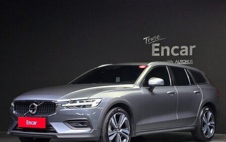 Volvo V60 Cross Country II, 2020 год, 3 470 000 рублей, 2 фотография