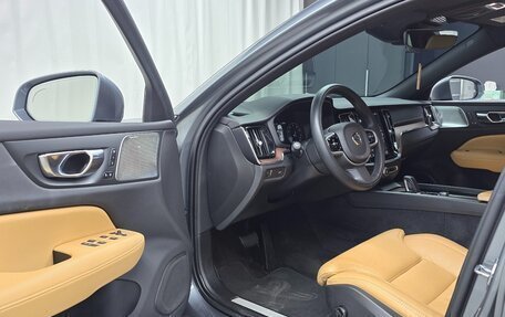 Volvo V60 Cross Country II, 2020 год, 3 470 000 рублей, 5 фотография