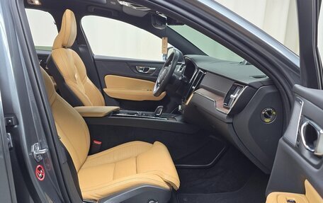 Volvo V60 Cross Country II, 2020 год, 3 470 000 рублей, 9 фотография