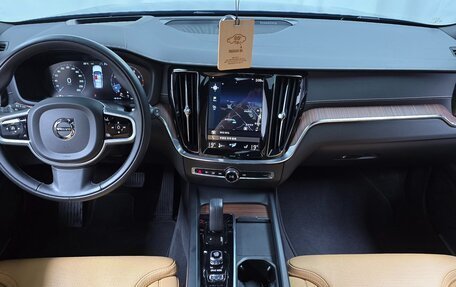Volvo V60 Cross Country II, 2020 год, 3 470 000 рублей, 6 фотография