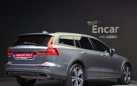 Volvo V60 Cross Country II, 2020 год, 3 470 000 рублей, 4 фотография