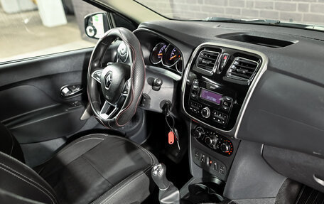 Renault Logan II, 2018 год, 590 000 рублей, 15 фотография