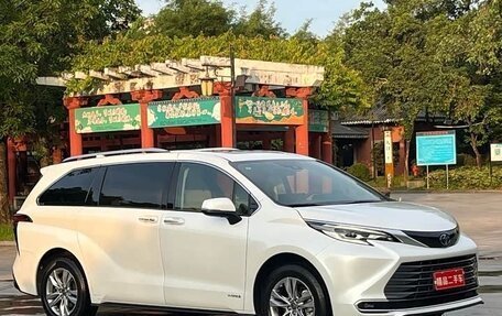 Toyota Sienna, 2021 год, 3 263 000 рублей, 3 фотография