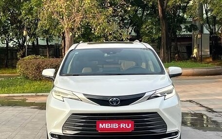 Toyota Sienna, 2021 год, 3 263 000 рублей, 2 фотография