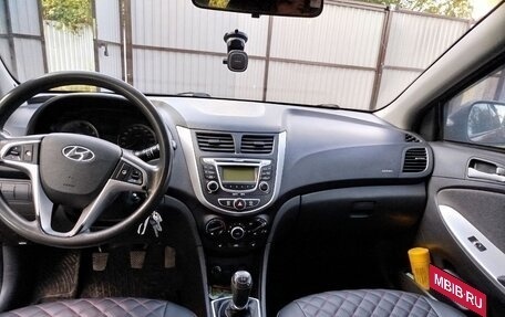 Hyundai Solaris II рестайлинг, 2013 год, 720 000 рублей, 4 фотография
