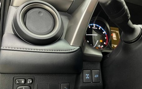 Toyota RAV4, 2018 год, 2 599 000 рублей, 16 фотография