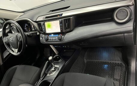 Toyota RAV4, 2018 год, 2 599 000 рублей, 18 фотография