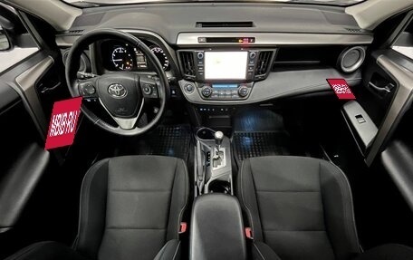 Toyota RAV4, 2018 год, 2 599 000 рублей, 10 фотография