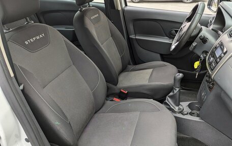 Renault Logan II, 2019 год, 775 000 рублей, 17 фотография