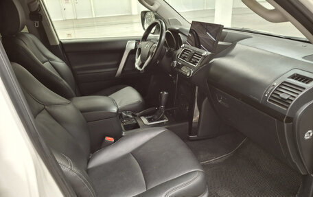Toyota Land Cruiser Prado 150 рестайлинг 2, 2014 год, 3 290 000 рублей, 11 фотография