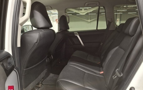 Toyota Land Cruiser Prado 150 рестайлинг 2, 2014 год, 3 290 000 рублей, 12 фотография