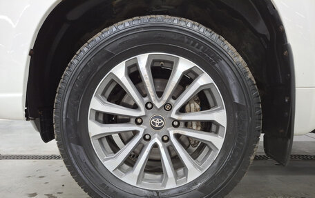 Toyota Land Cruiser Prado 150 рестайлинг 2, 2014 год, 3 290 000 рублей, 18 фотография