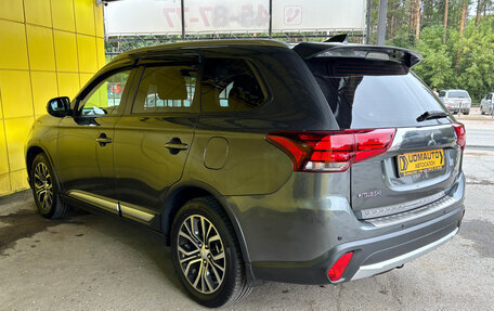 Mitsubishi Outlander III рестайлинг 3, 2018 год, 1 799 000 рублей, 6 фотография