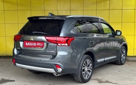 Mitsubishi Outlander III рестайлинг 3, 2018 год, 1 799 000 рублей, 4 фотография
