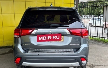 Mitsubishi Outlander III рестайлинг 3, 2018 год, 1 799 000 рублей, 5 фотография