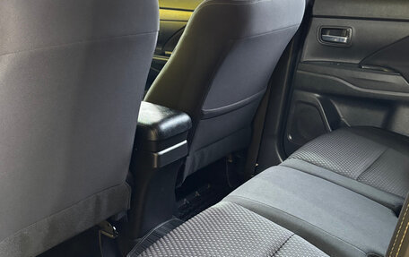 Mitsubishi Outlander III рестайлинг 3, 2018 год, 1 799 000 рублей, 9 фотография