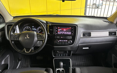 Mitsubishi Outlander III рестайлинг 3, 2018 год, 1 799 000 рублей, 17 фотография