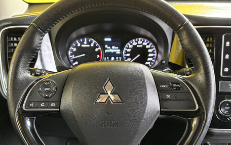 Mitsubishi Outlander III рестайлинг 3, 2018 год, 1 799 000 рублей, 13 фотография