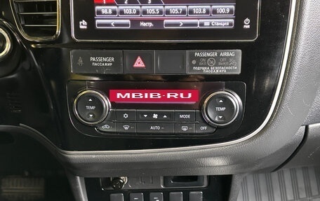 Mitsubishi Outlander III рестайлинг 3, 2018 год, 1 799 000 рублей, 14 фотография