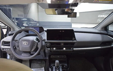 Toyota Prius IV XW50, 2024 год, 3 180 000 рублей, 13 фотография