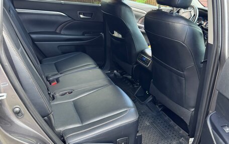 Toyota Highlander III, 2019 год, 3 350 000 рублей, 19 фотография