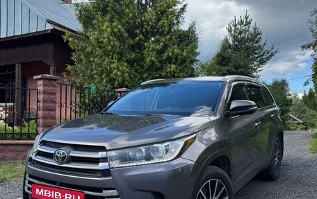 Toyota Highlander III, 2019 год, 3 350 000 рублей, 3 фотография