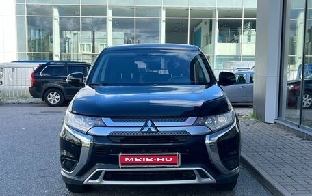 Mitsubishi Outlander III рестайлинг 3, 2019 год, 1 885 000 рублей, 2 фотография
