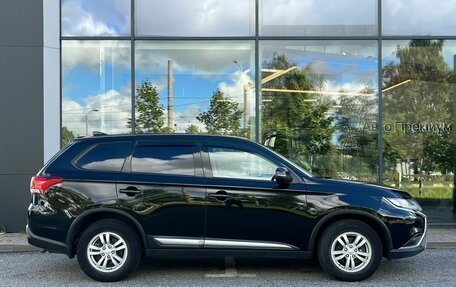 Mitsubishi Outlander III рестайлинг 3, 2019 год, 1 885 000 рублей, 4 фотография