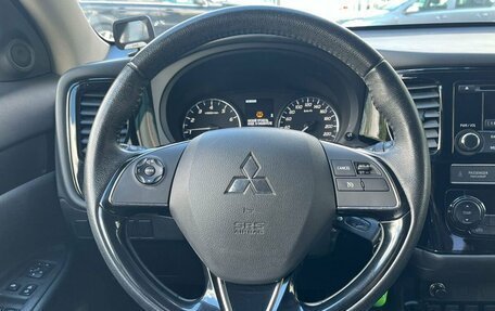 Mitsubishi Outlander III рестайлинг 3, 2019 год, 1 885 000 рублей, 13 фотография