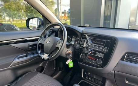 Mitsubishi Outlander III рестайлинг 3, 2019 год, 1 885 000 рублей, 10 фотография