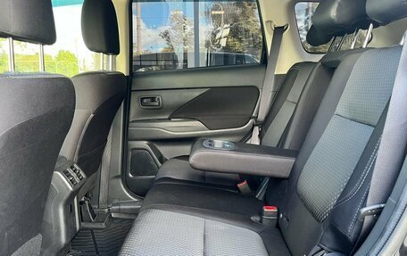 Mitsubishi Outlander III рестайлинг 3, 2019 год, 1 885 000 рублей, 11 фотография