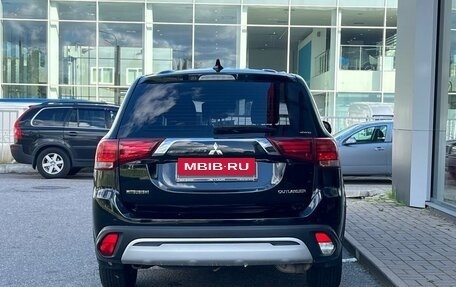 Mitsubishi Outlander III рестайлинг 3, 2019 год, 1 885 000 рублей, 6 фотография