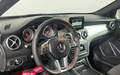 Mercedes-Benz GLA, 2015 год, 1 999 000 рублей, 12 фотография
