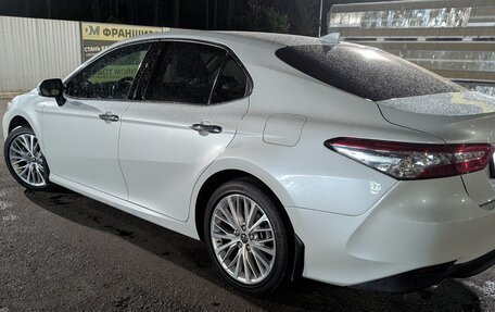 Toyota Camry, 2019 год, 3 680 000 рублей, 5 фотография