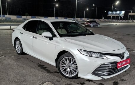 Toyota Camry, 2019 год, 3 680 000 рублей, 2 фотография