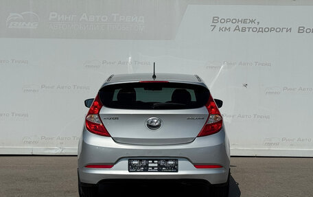 Hyundai Solaris II рестайлинг, 2015 год, 800 000 рублей, 5 фотография