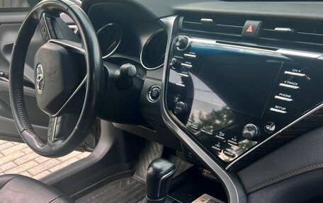 Toyota Camry, 2018 год, 2 250 000 рублей, 9 фотография