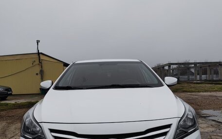 Hyundai Solaris II рестайлинг, 2015 год, 1 050 000 рублей, 1 фотография