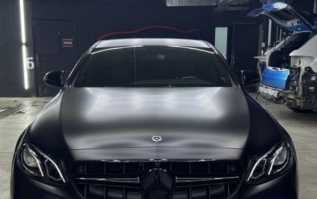 Mercedes-Benz E-Класс, 2017 год, 3 300 000 рублей, 1 фотография