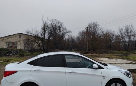 Hyundai Solaris II рестайлинг, 2015 год, 1 050 000 рублей, 3 фотография
