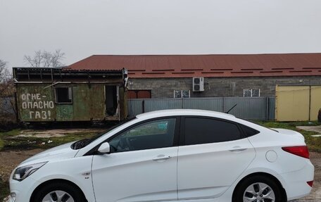 Hyundai Solaris II рестайлинг, 2015 год, 1 050 000 рублей, 2 фотография