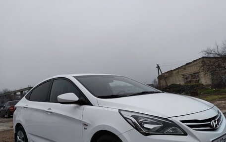 Hyundai Solaris II рестайлинг, 2015 год, 1 050 000 рублей, 4 фотография