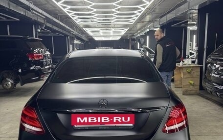 Mercedes-Benz E-Класс, 2017 год, 3 300 000 рублей, 2 фотография