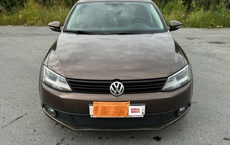 Volkswagen Jetta VI, 2013 год, 1 200 000 рублей, 2 фотография