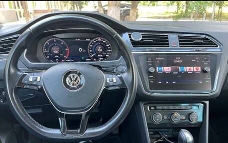 Volkswagen Tiguan II, 2017 год, 2 800 000 рублей, 17 фотография