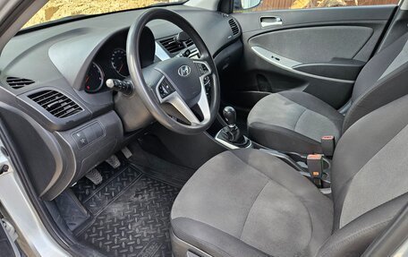 Hyundai Solaris II рестайлинг, 2012 год, 950 000 рублей, 12 фотография