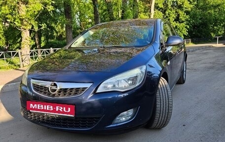 Opel Astra J, 2011 год, 549 000 рублей, 2 фотография