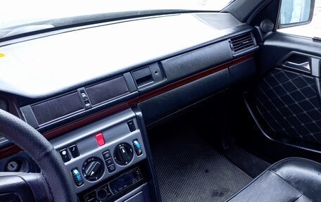 Mercedes-Benz E-Класс, 1993 год, 550 000 рублей, 6 фотография