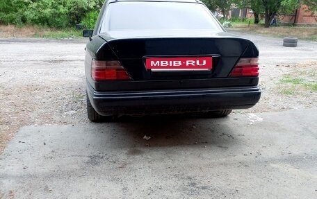 Mercedes-Benz E-Класс, 1993 год, 550 000 рублей, 2 фотография